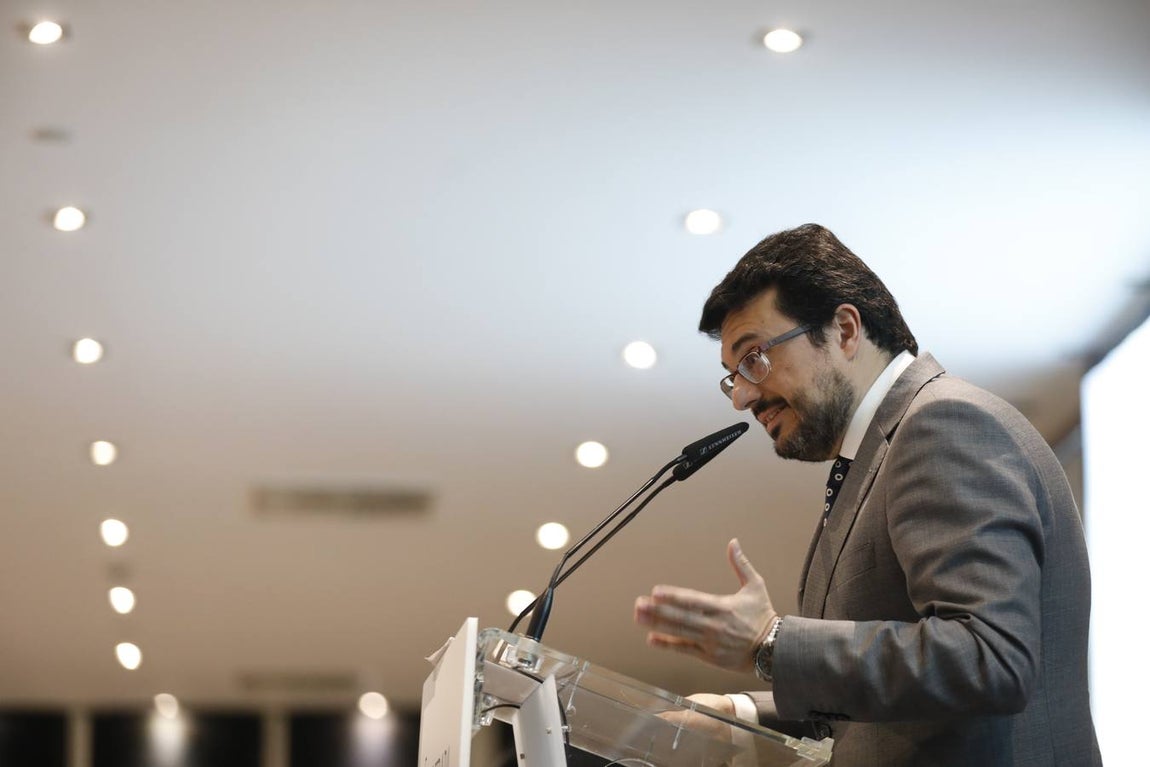 La charla del presidente de Abbott Laboratories España en Córdoba, en imágenes