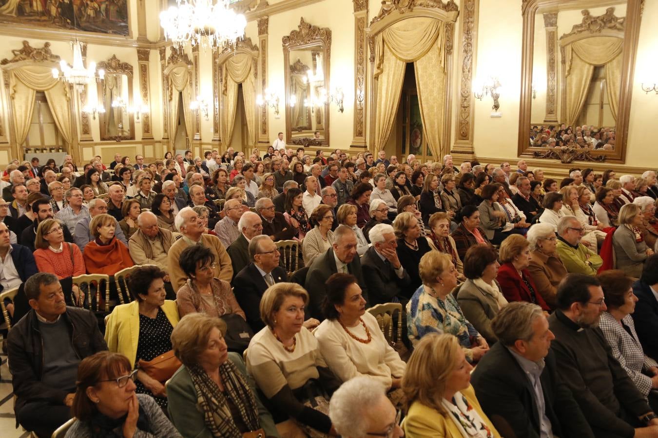 La conferencia de Gloria Lora en Córdoba, en imágenes