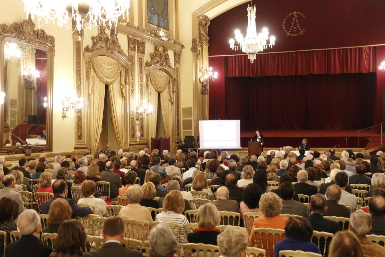 La conferencia de Gloria Lora en Córdoba, en imágenes