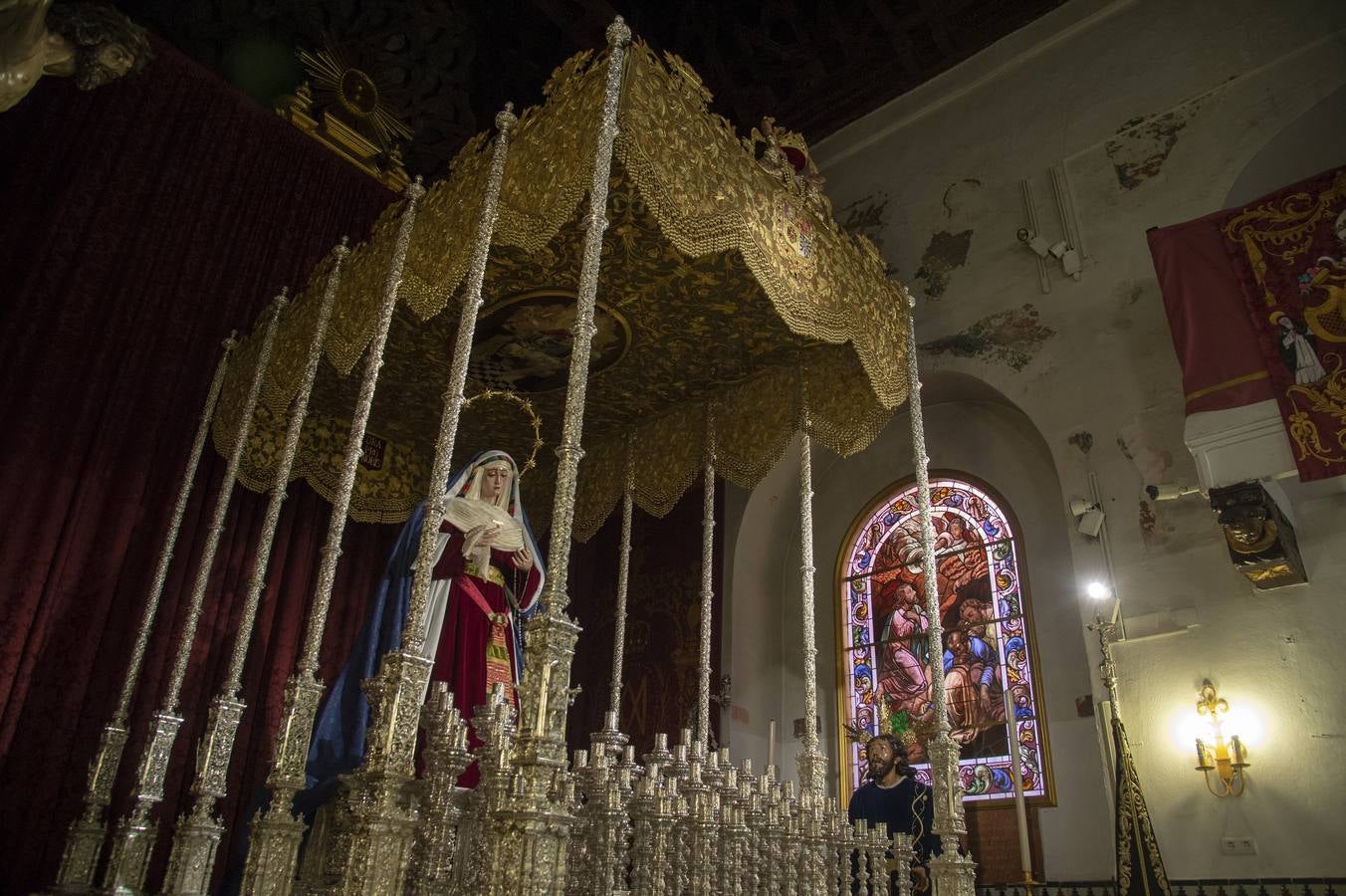 Galería de la Virgen del Rosario de la Hermandad de Montesión en su paso de palio