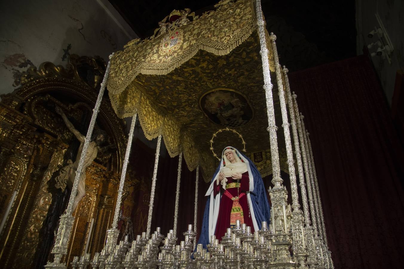 Galería de la Virgen del Rosario de la Hermandad de Montesión en su paso de palio