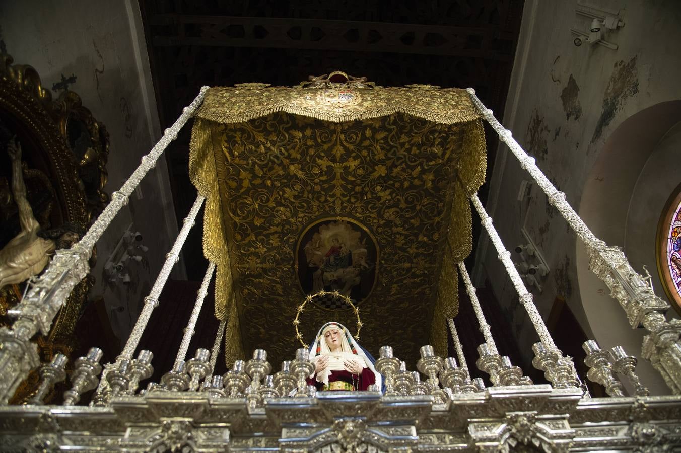 Galería de la Virgen del Rosario de la Hermandad de Montesión en su paso de palio