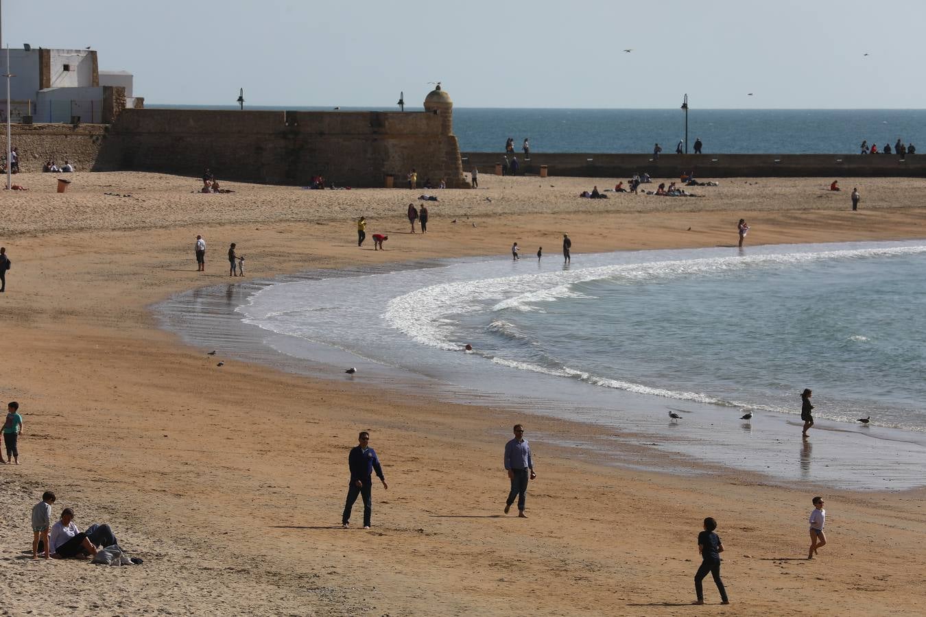 Cádiz se llena de coplas y público en un gran Carnaval Chiquito