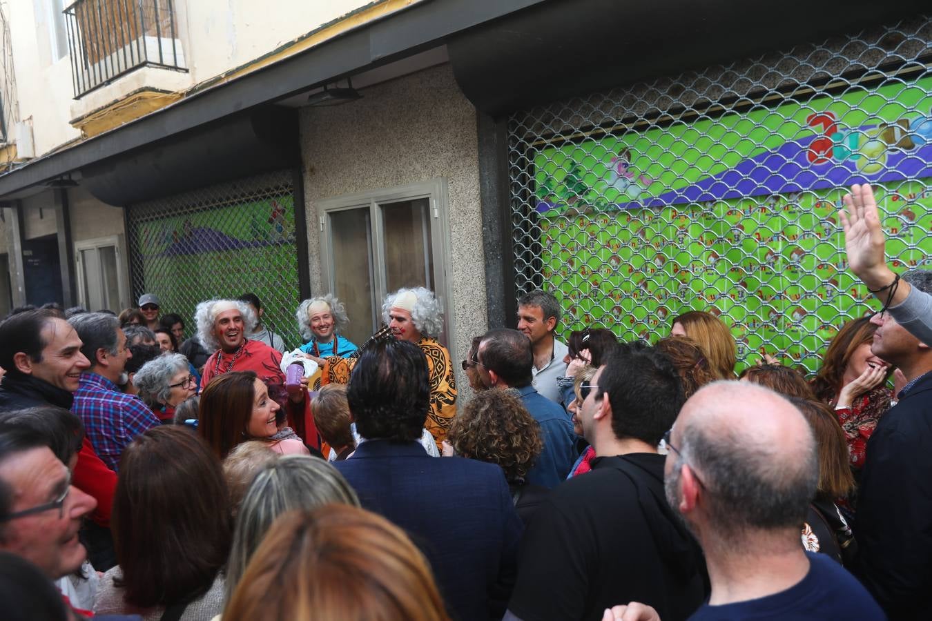 Cádiz se llena de coplas y público en un gran Carnaval Chiquito