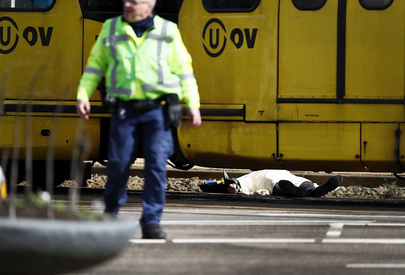 En imágenes: un tiroteo en un tranvía deja al menos un muerto y varios heridos en Utrecht