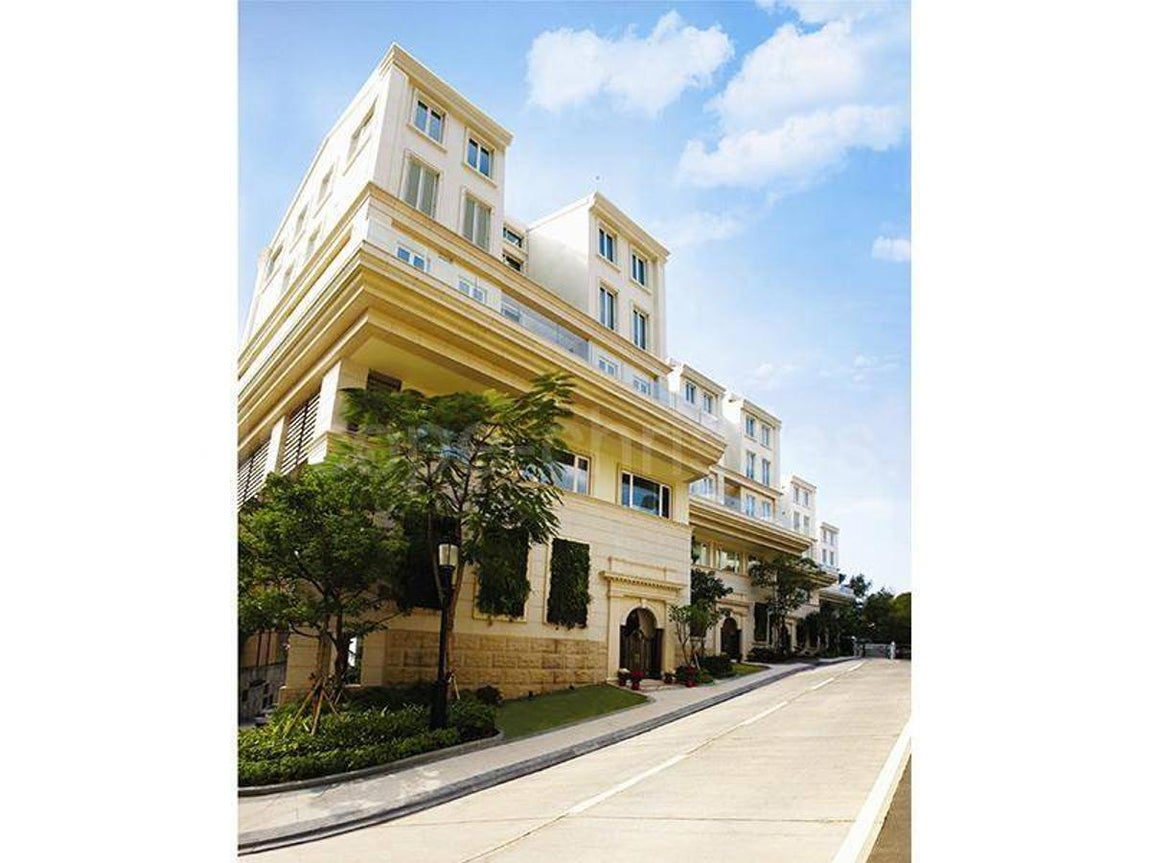 37 Island Road. Además de tener unas privilegiadas vistas de la ciudad, la casa que se encuentra en el famoso barrio de Deep Water Bay tiene mucha luz natural gracias a los incontables ventanales.