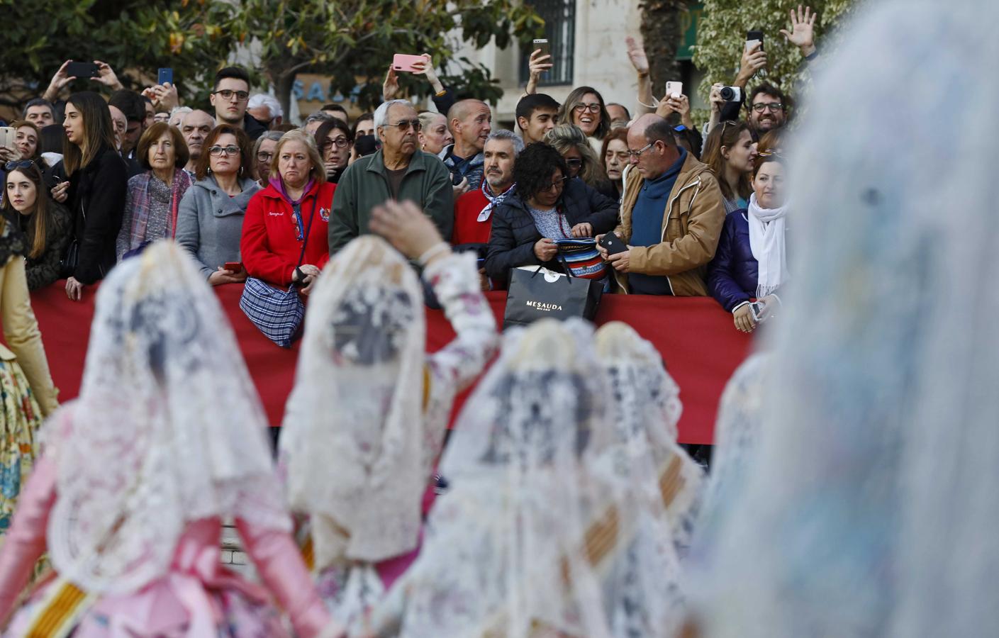 Ofrenda a la Virgen de los Desamparados. 