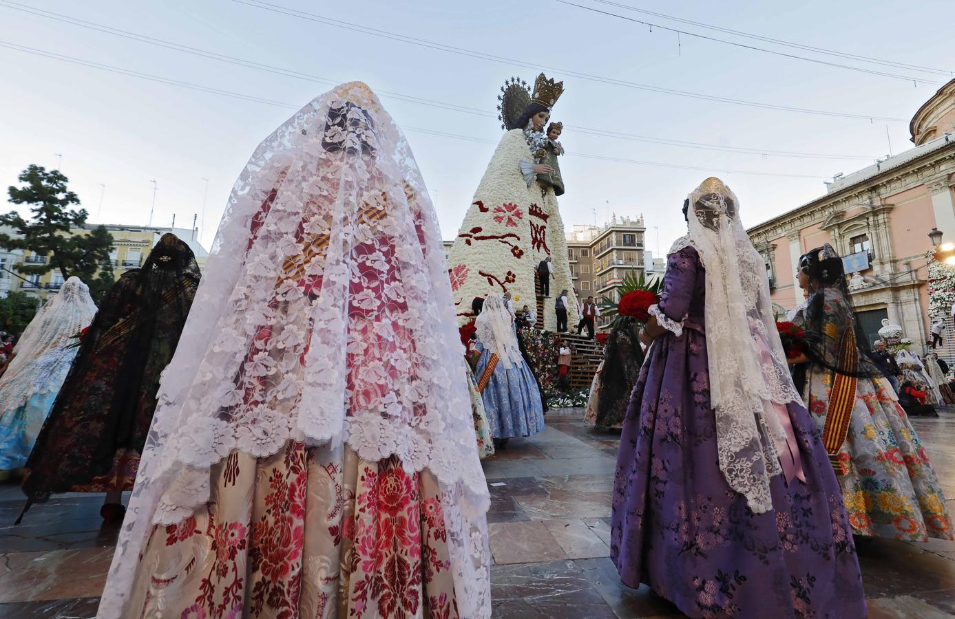 Ofrenda a la Virgen de los Desamparados. 