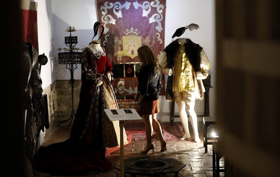 La exposición de trajes del Renacimiento en Córdoba, en imágenes