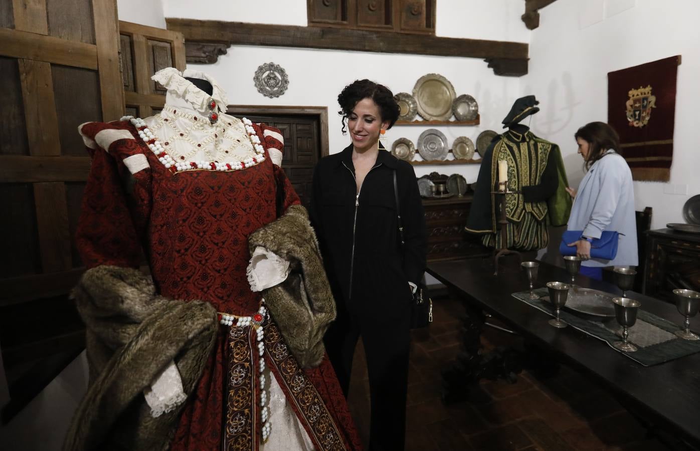 La exposición de trajes del Renacimiento en Córdoba, en imágenes