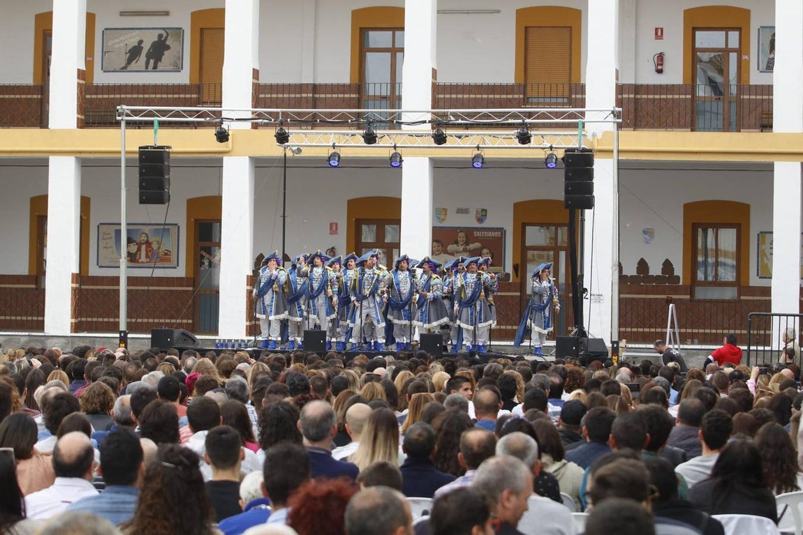 El desembarco del Carnaval de Cádiz en Salesianos, en imágenes