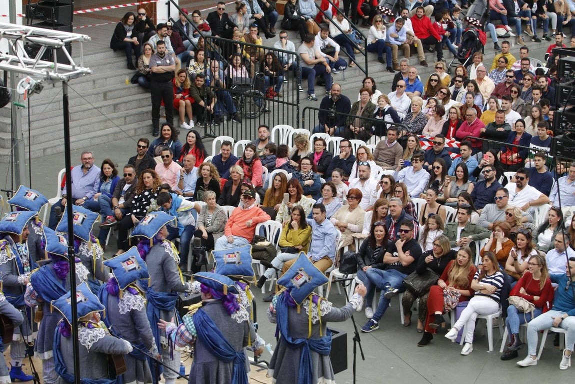 El desembarco del Carnaval de Cádiz en Salesianos, en imágenes