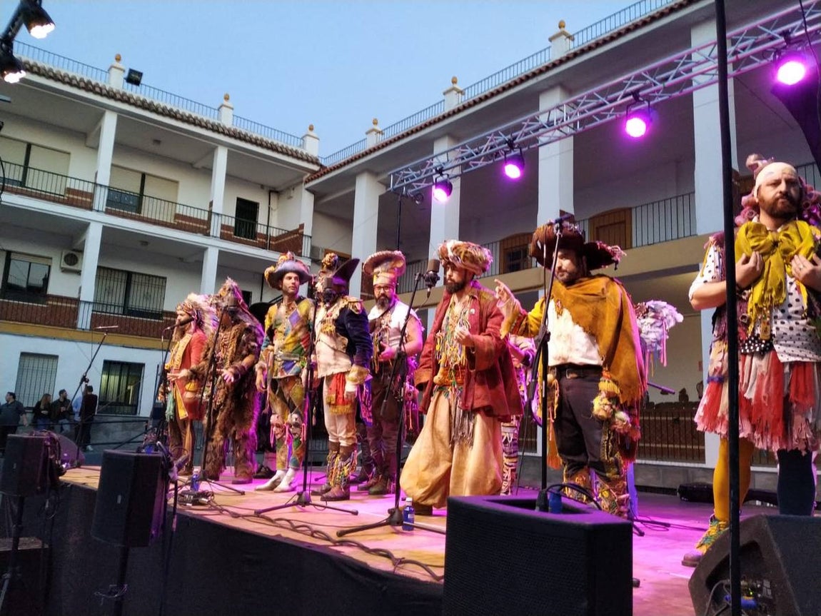 El desembarco del Carnaval de Cádiz en Salesianos, en imágenes