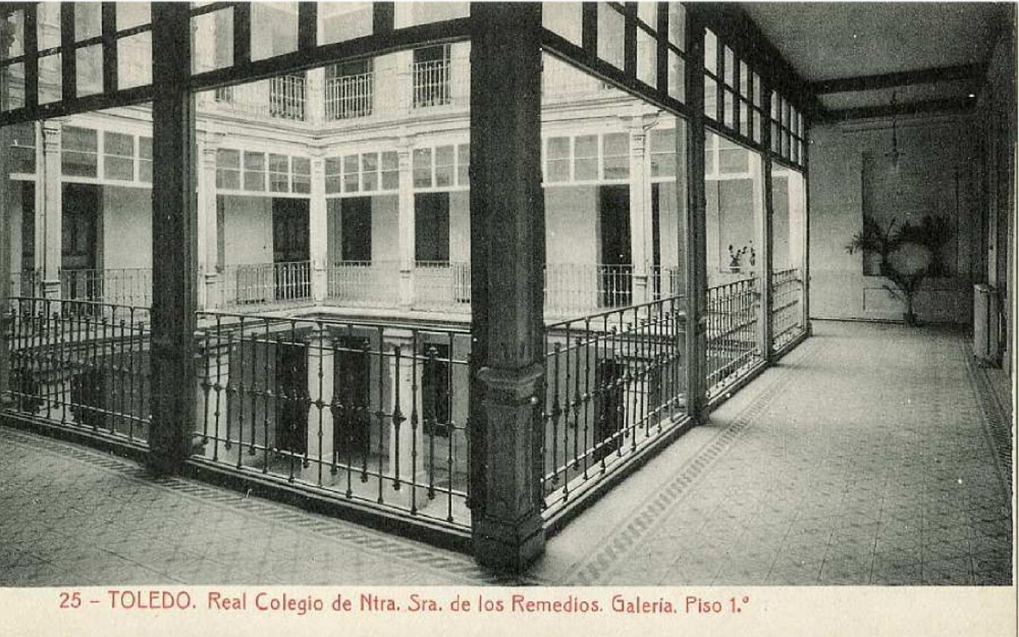 Galería del edificio nuevo del Colegio de Doncellas. (Postal Thomas, ca. 1910). Archivo Municipal de Toledo Col. Luis Alba. 