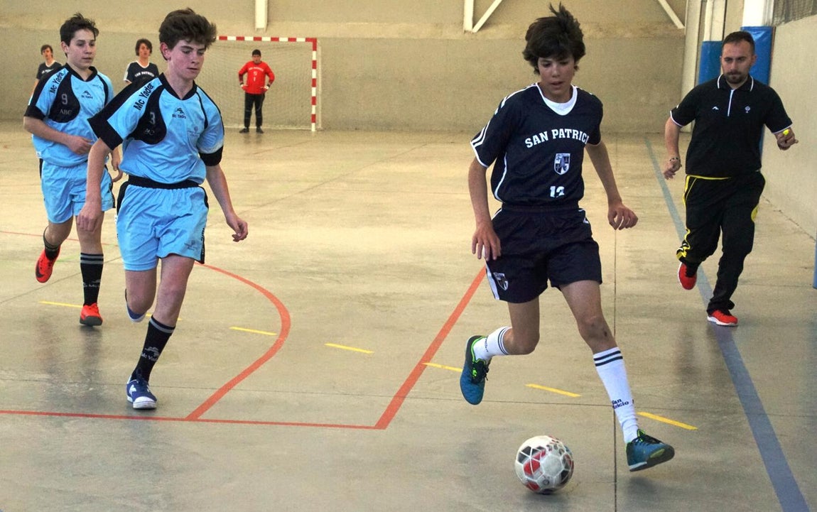 Las mejores imágenes del encuentro de fútsal entre el Fray Luis León A y el San Patricio Soto A. 