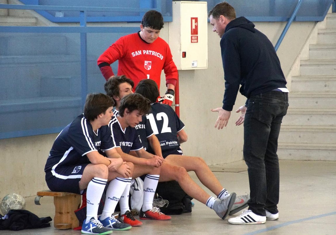 Las mejores imágenes del encuentro de fútsal entre el Fray Luis León A y el San Patricio Soto A. 