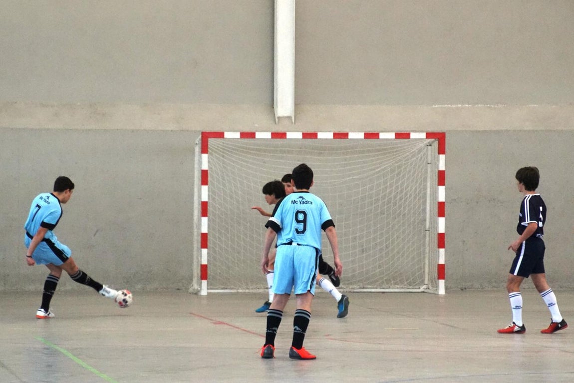 Las mejores imágenes del encuentro de fútsal entre el Fray Luis León A y el San Patricio Soto A. 