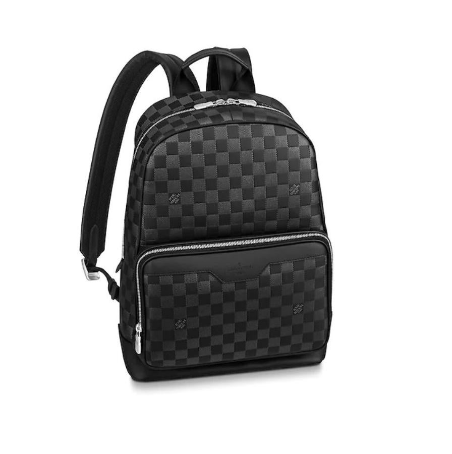 Mochila Campus. La maison francesa eleboró esta mochila en piel Damier Infiny con motivos icónicos en negro y gris. La cremallera es plateada y tiene varios compartimentos interiores. Precio: 2.140 euros