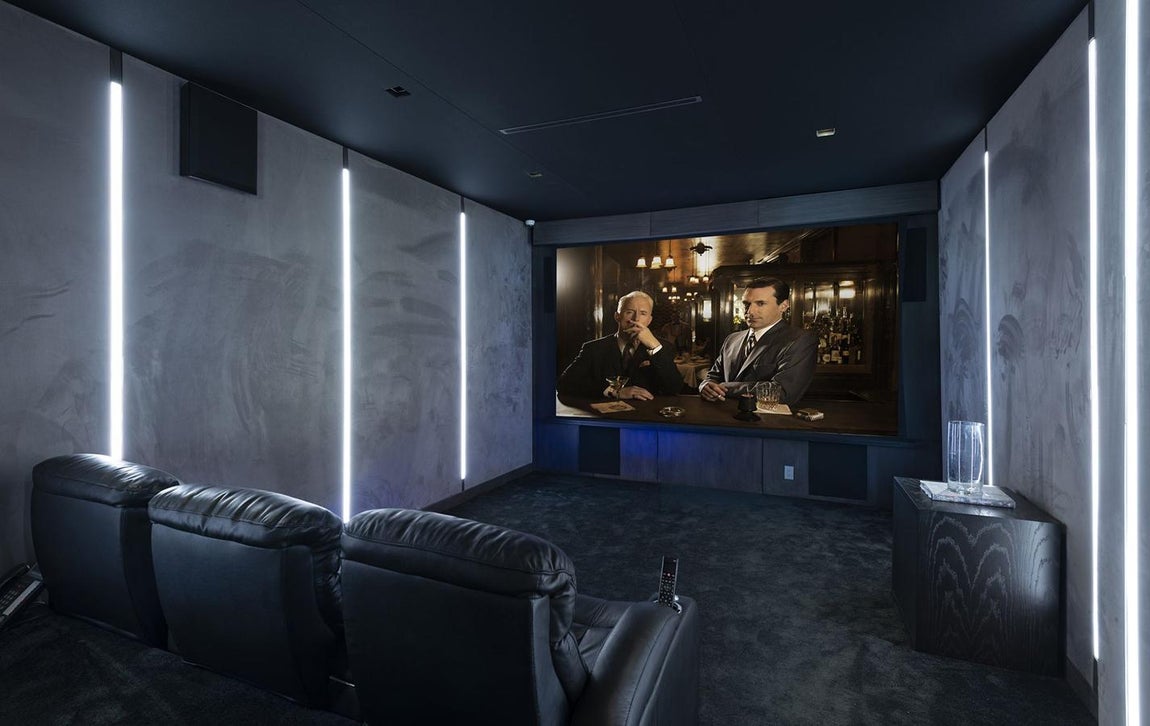 Sala de cine. En Hollywood no hay una sola mansión que no cuente con una sala de cine. es un clásico