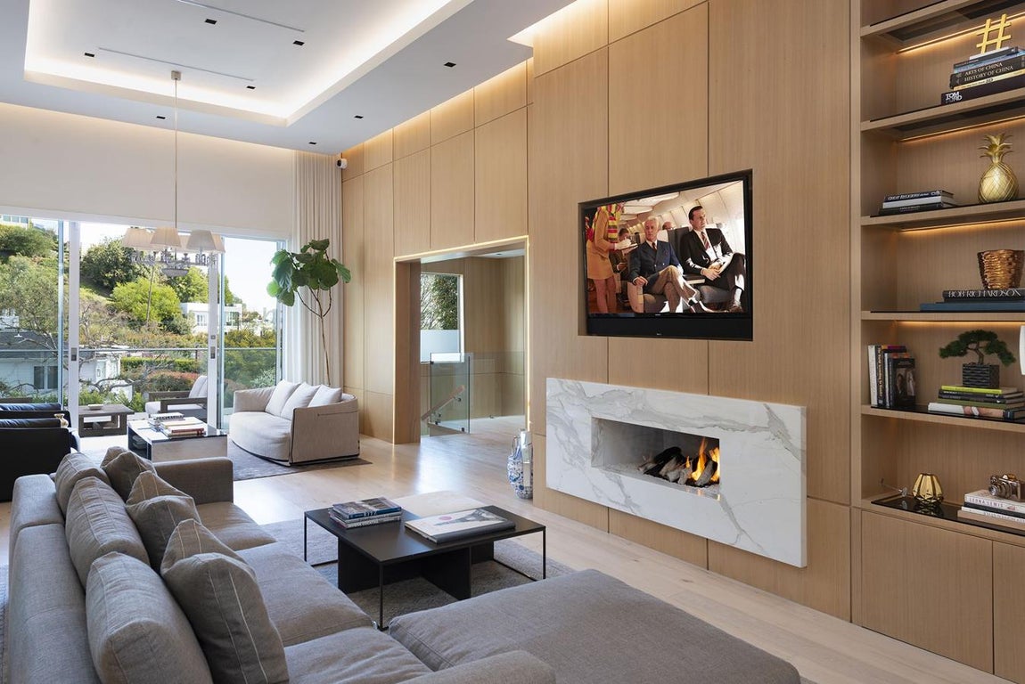 Distrito exclusivo. Se ubica en el barrio de Bird Streets, por lo que era habitual que visitaran a la cantante sus famosos vecinos y amigos Leonardo DiCaprio, Jennifer Aniston y Keanu Reeves