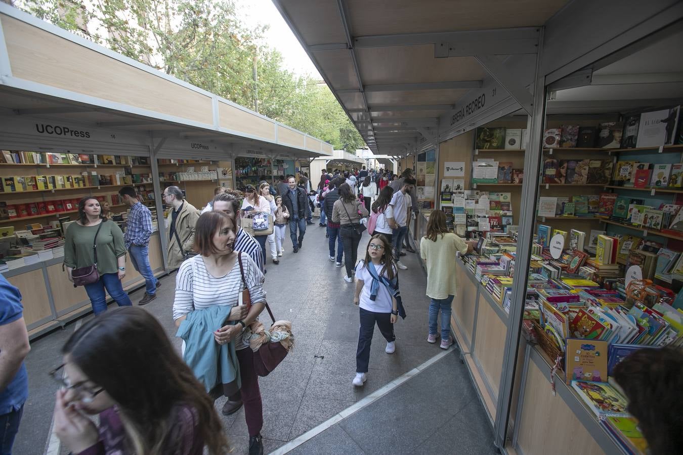 La primera jornada de la Feria del Libro de Córdoba, en imágenes