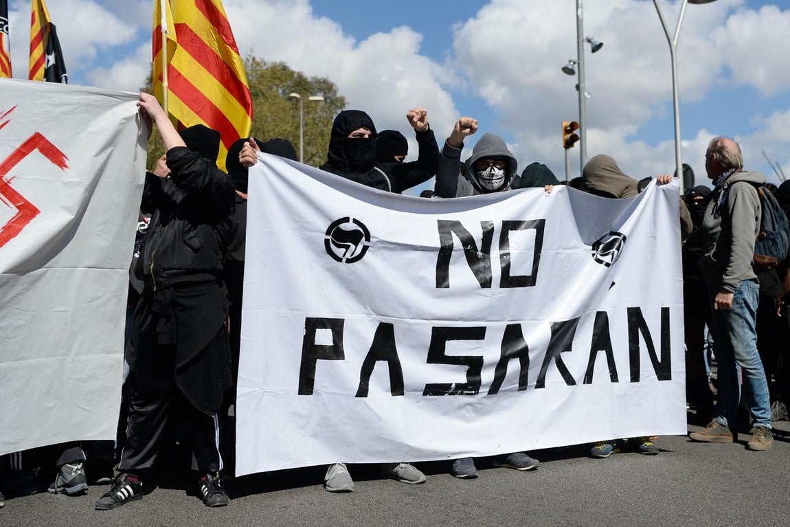 En imágenes: Independentistas radicales intentan boicotear un acto de Vox