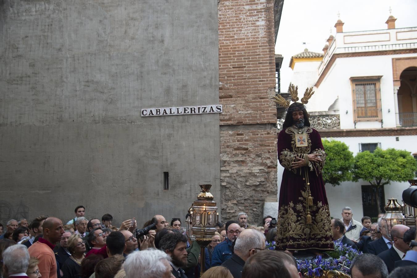 Galería del vía crucis del Cautivo de San Ildefonso