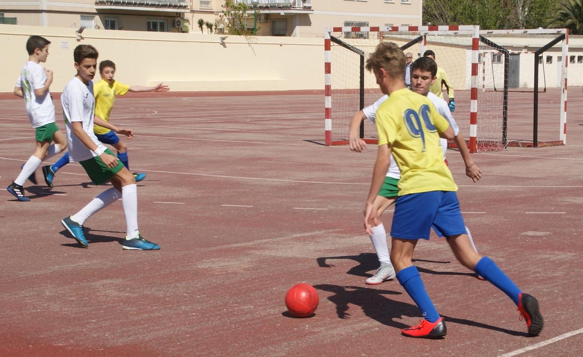 Las mejores imágenes del partido entre Institución La Salle y Jesús Maestro &quot;B&quot;
