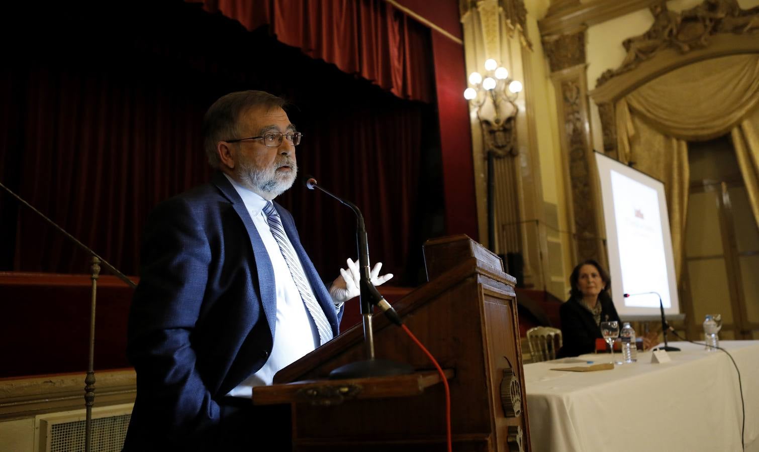 La conferencia de José Calvo Poyato en el foro «El Templo de Córdoba», en imágenes