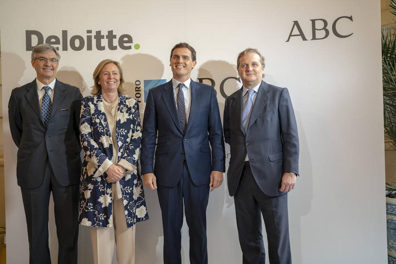 De izquierda a derecha: Fernando Ruiz, Catalina Luca de Tena, Albert Rivera e Ignacio Ybarra. 