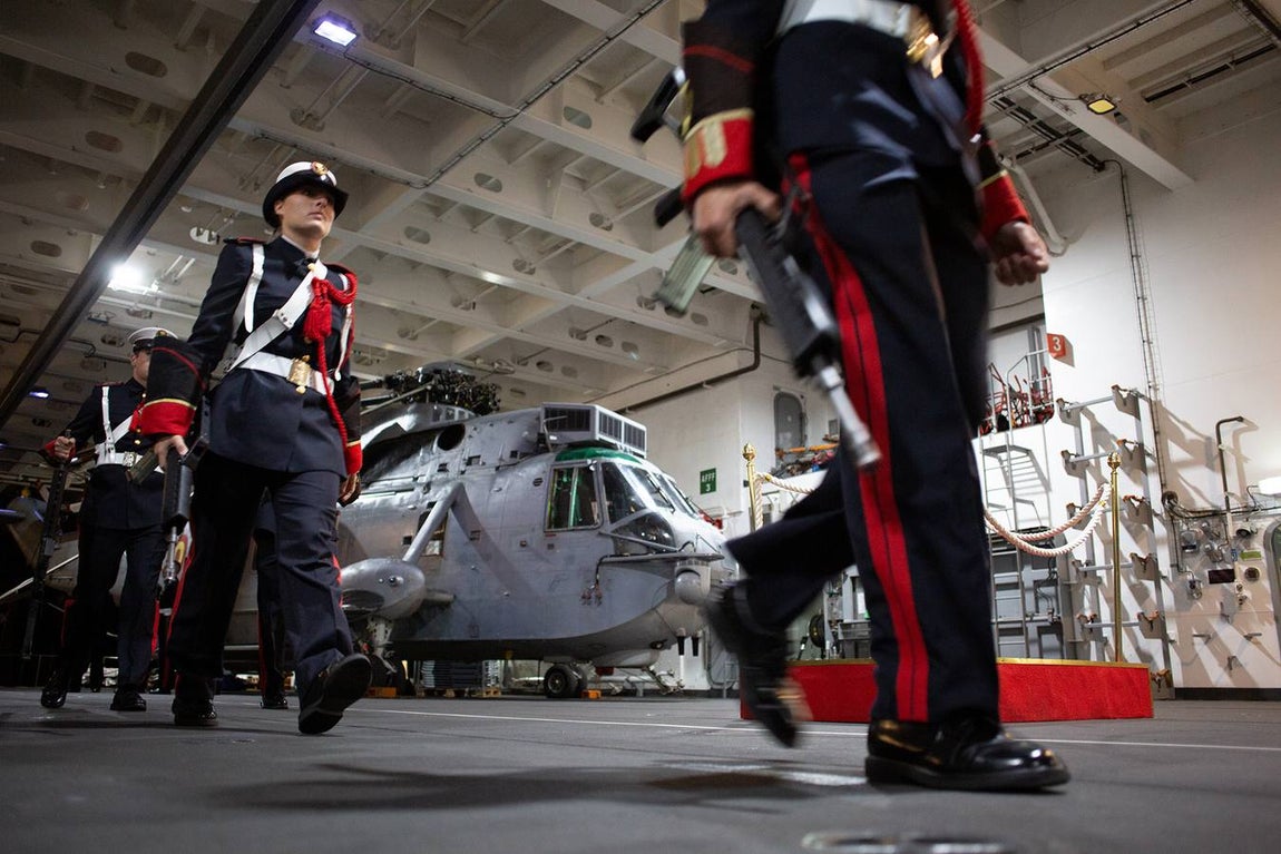 Jura de Bandera de personal civil a bordo del buque «Juan Carlos I» en Algeciras