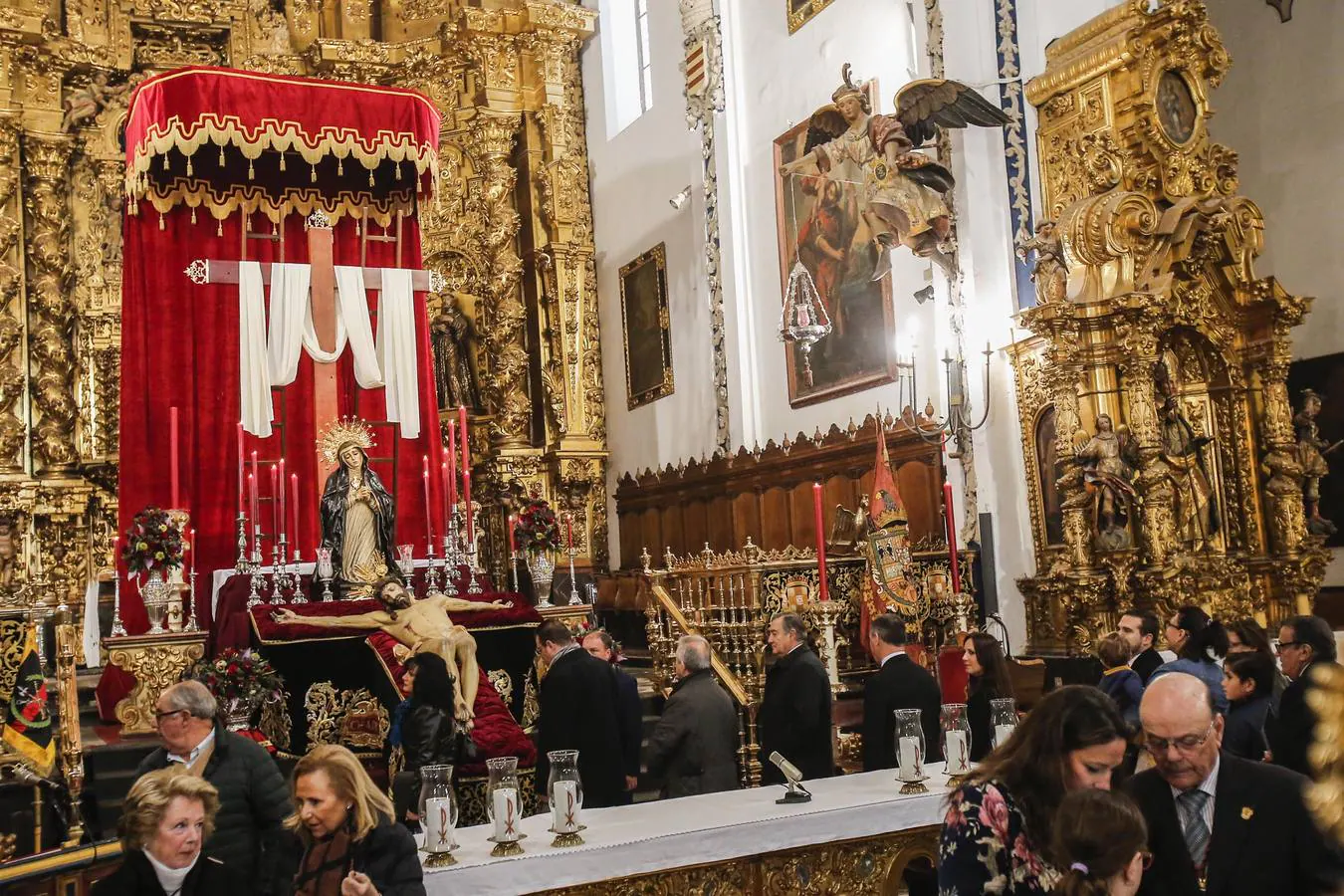 Los besapiés de la Caridad, el Sepulcro y la Salud de Córdoba, en imágenes