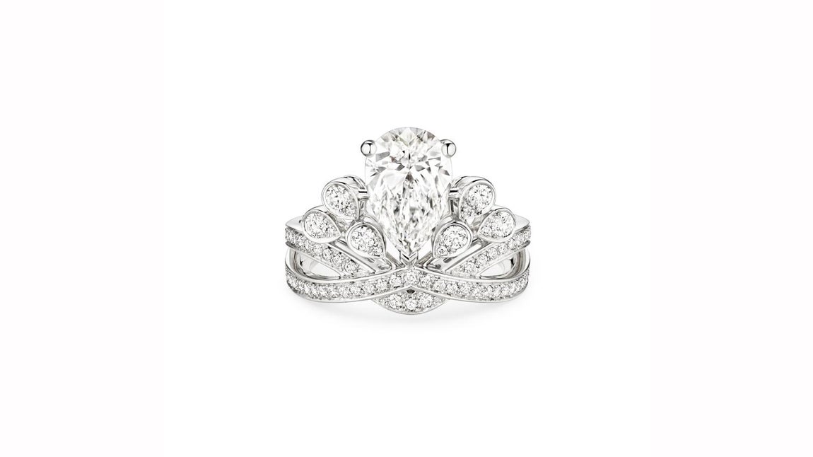 Anillo Joséphine Aigrette Impérial. Anillo Joséphine Aigrette Impérial: Solitario en platino, engarzado con diamante corte pera de tipo D VVS1 con un peso de 2,01 quilates y diamantes talla brillante. Precio: 137.600€