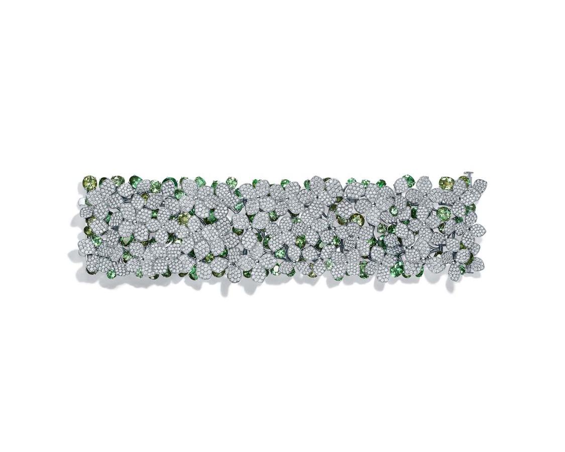 Blue Book Collection. Pulsera de platino con turmalinas de color verde claro y diamantes, perteneciente a la Tiffany Blue Book Collection 2018. Precio: 387.000 €