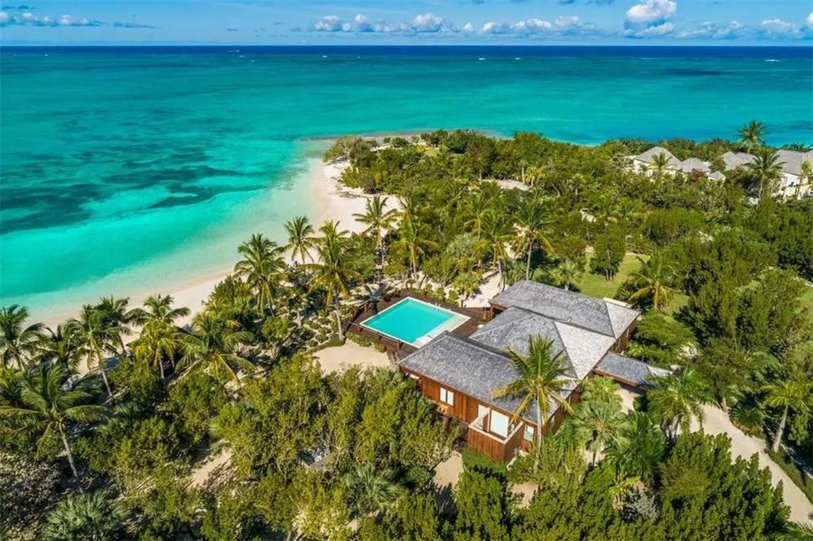 Isla Caribeña. El actor vende el rincón donde disfrutaba de su intimidad junto a su mujer. Se trata de un complejo de lujo compuesto de una mansión principal y dos villas para invitados en isla bañada por el mar caribe
