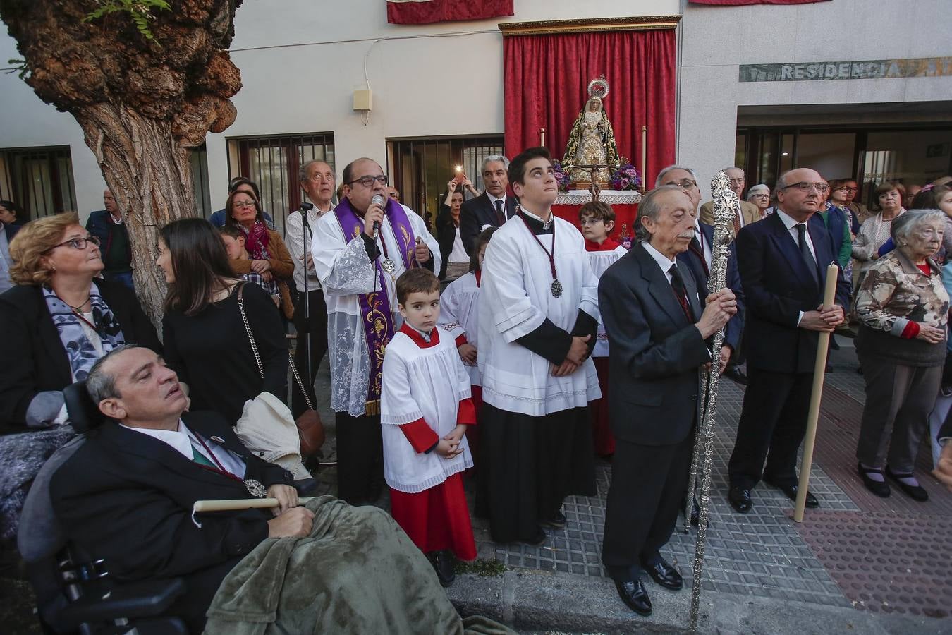 Los vía crucis del Viernes de Dolores, en imágenes