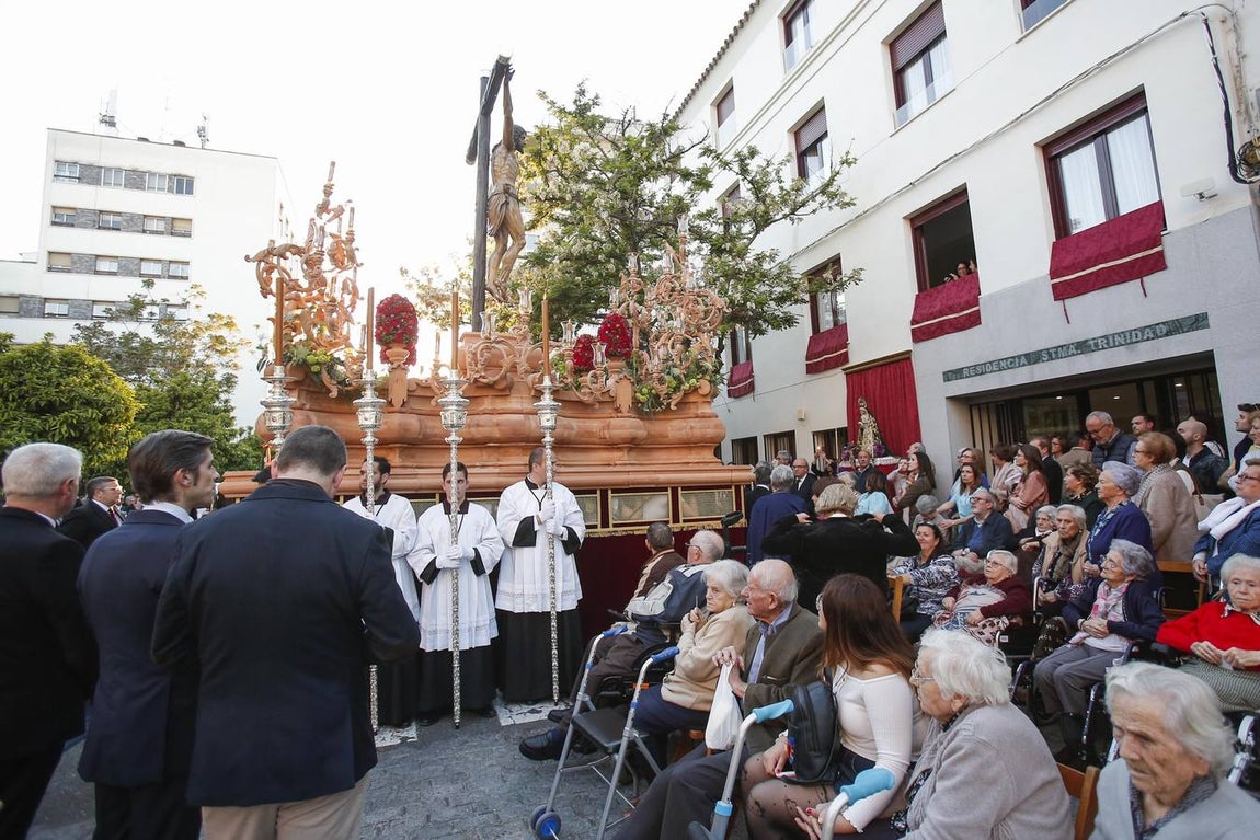 Los vía crucis del Viernes de Dolores, en imágenes