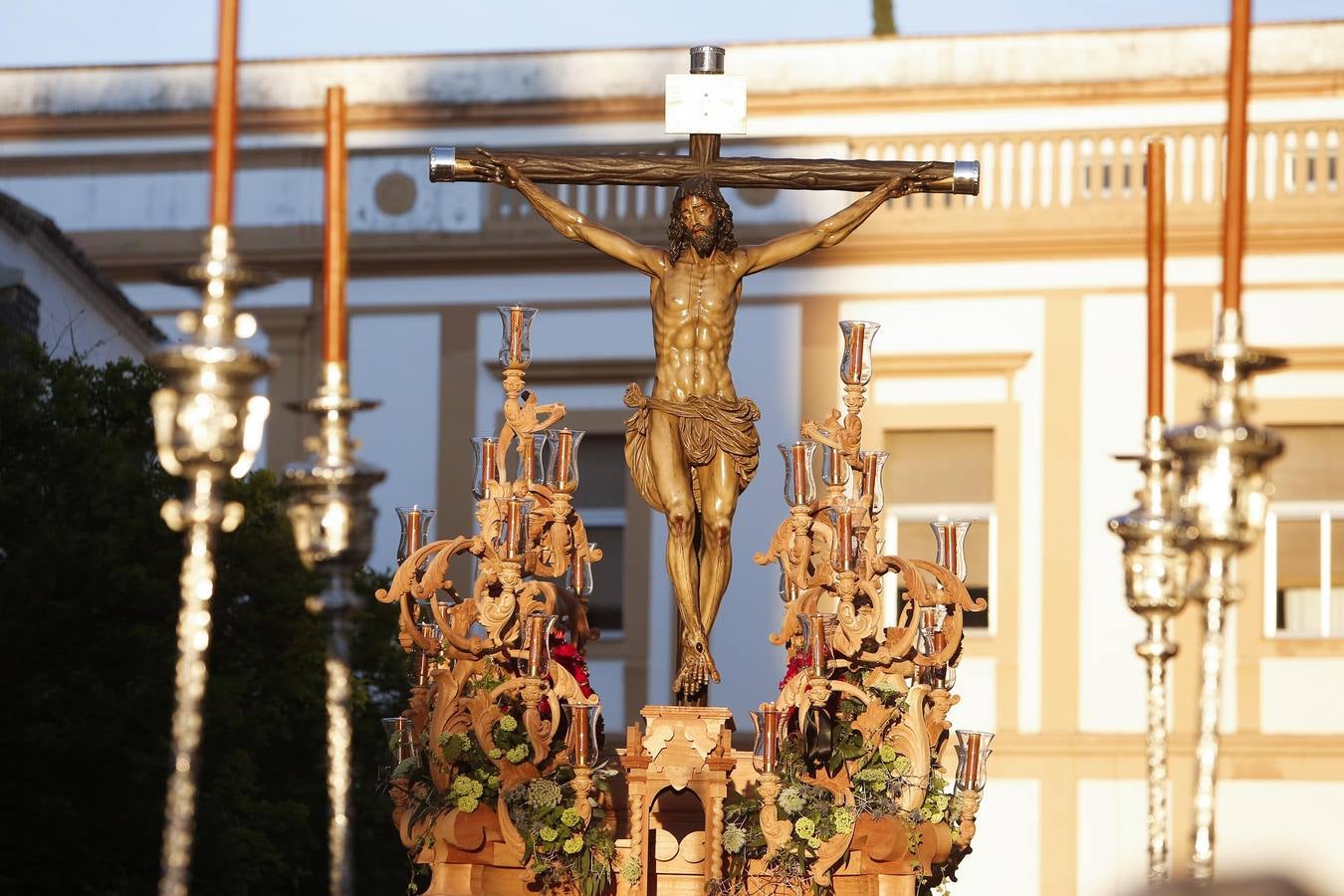 Los vía crucis del Viernes de Dolores, en imágenes