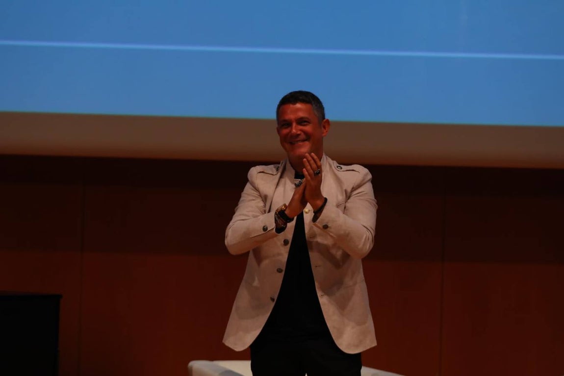 Alejandro Sanz ya es Hijo Adoptivo de Cádiz