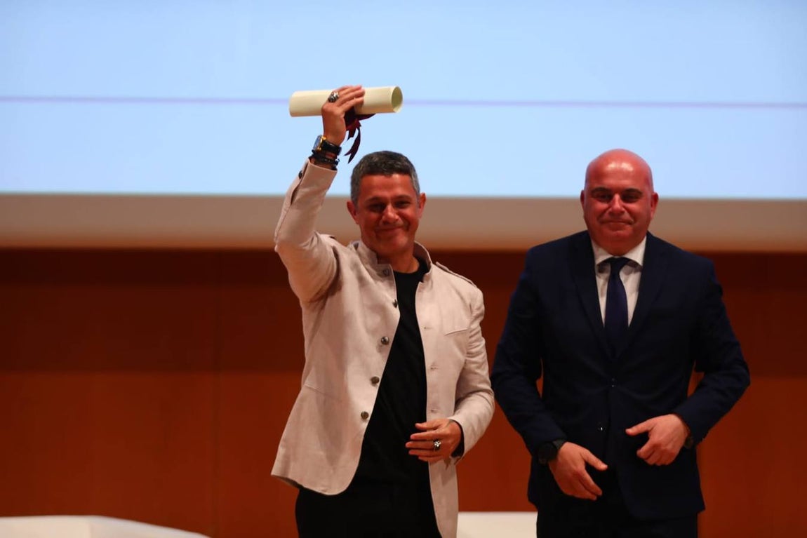 Alejandro Sanz ya es Hijo Adoptivo de Cádiz