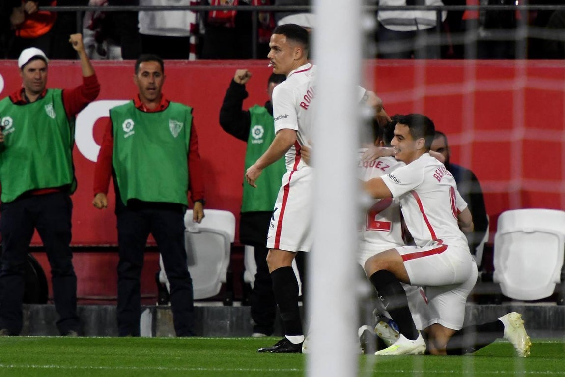 Crónica gráfica del derbi Sevilla-Betis en el Pizjuán