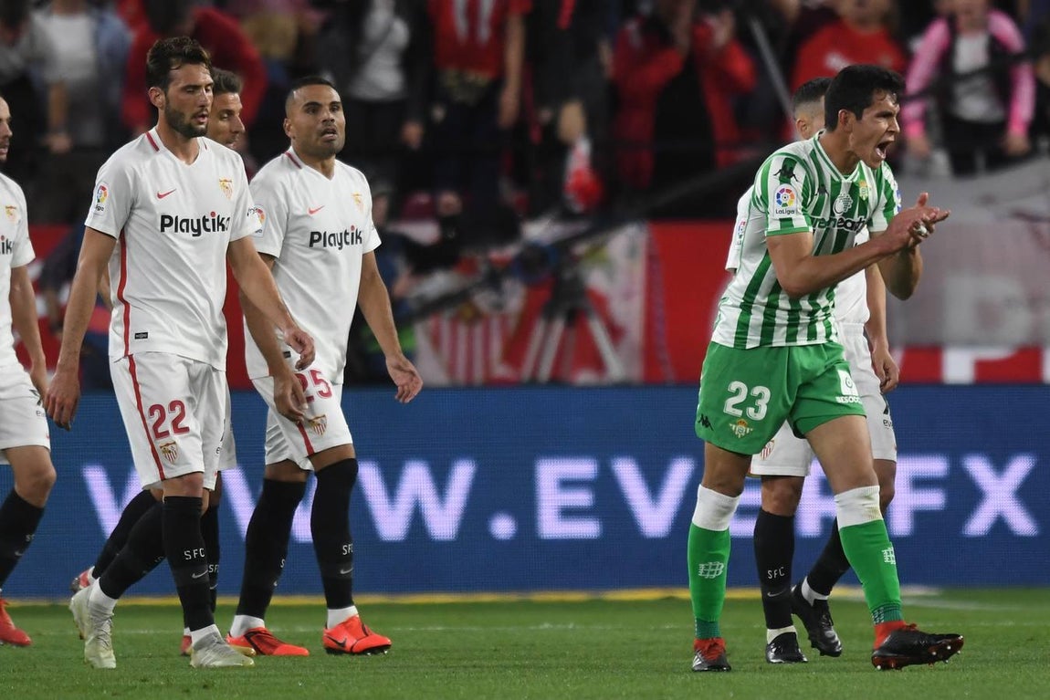 Crónica gráfica del derbi Sevilla-Betis en el Pizjuán