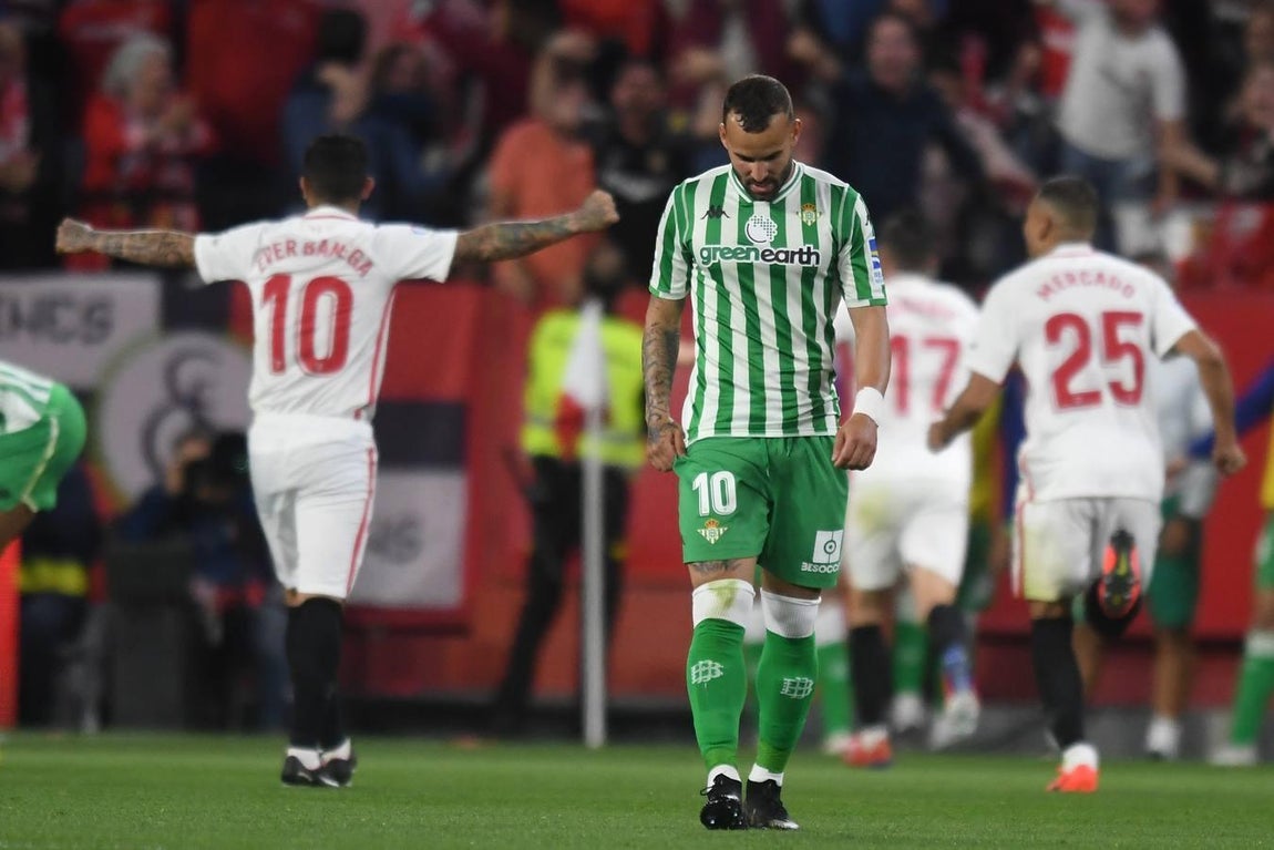 Crónica gráfica del derbi Sevilla-Betis en el Pizjuán