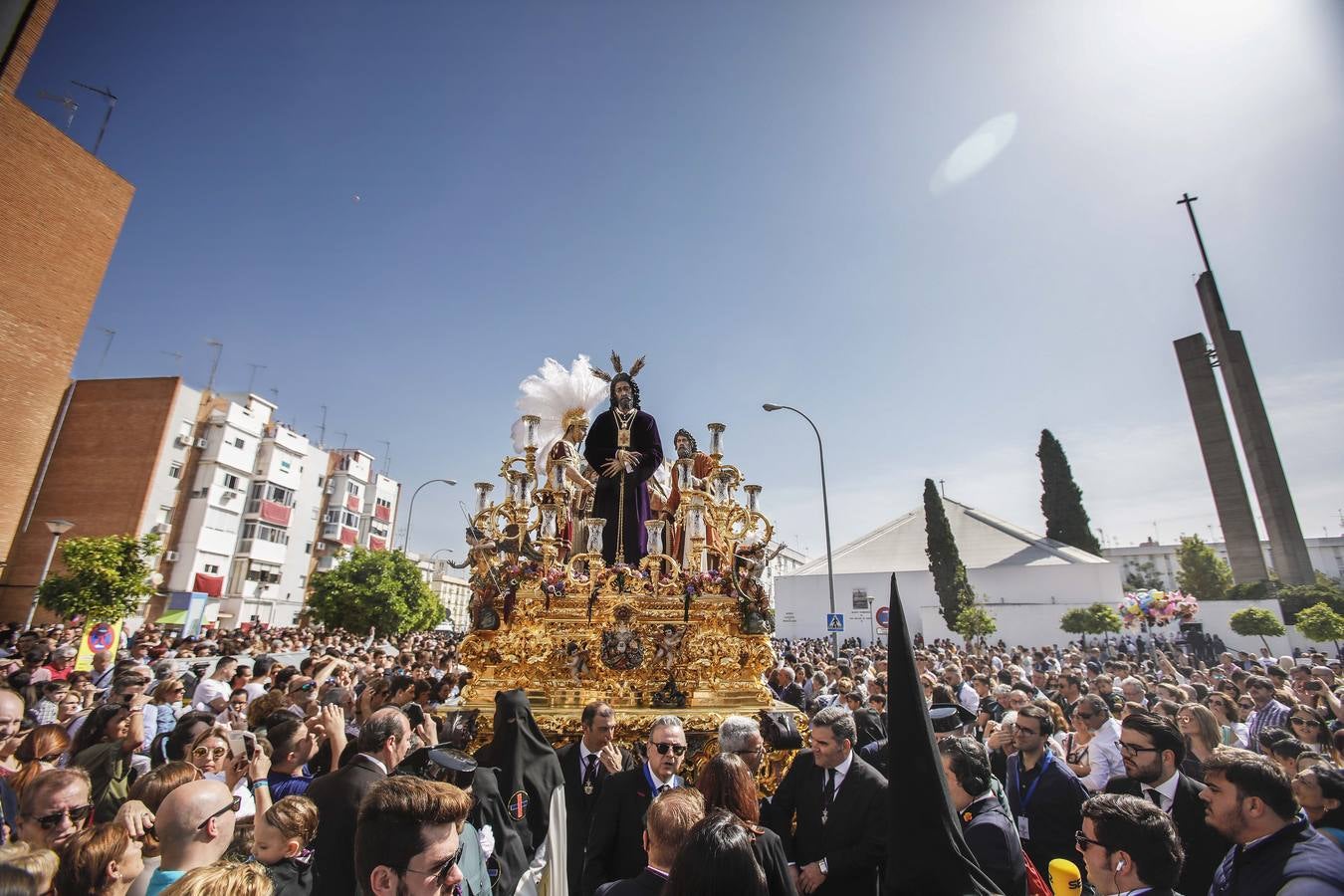 En imágenes, San Pablo recorre su barrio el Lunes Santo