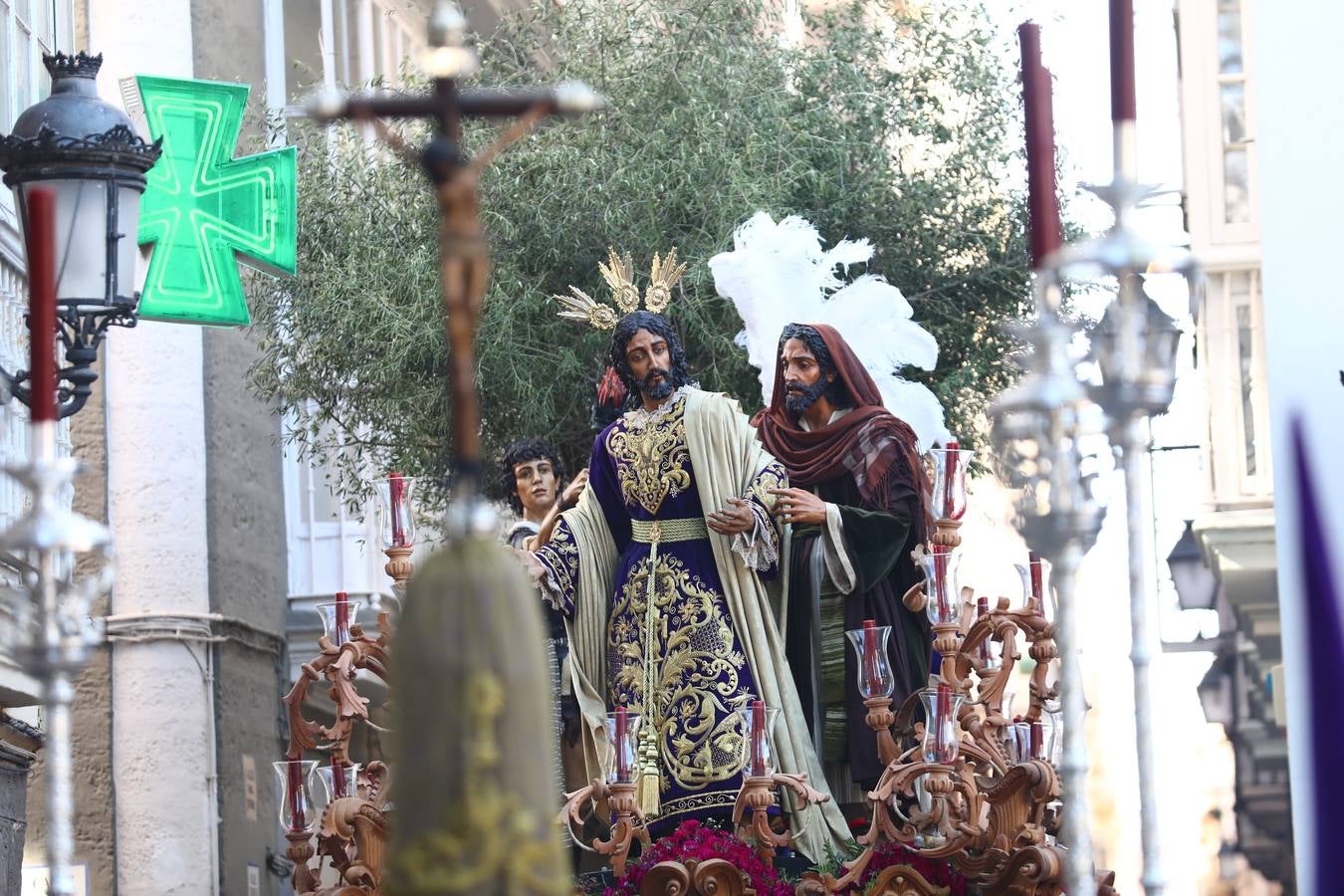 Las mejores fotografías del Prendimiento este Lunes Santo en Cádiz