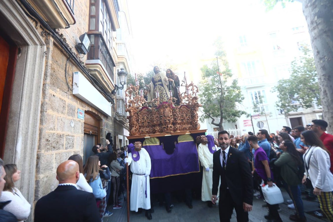 Las mejores fotografías del Prendimiento este Lunes Santo en Cádiz