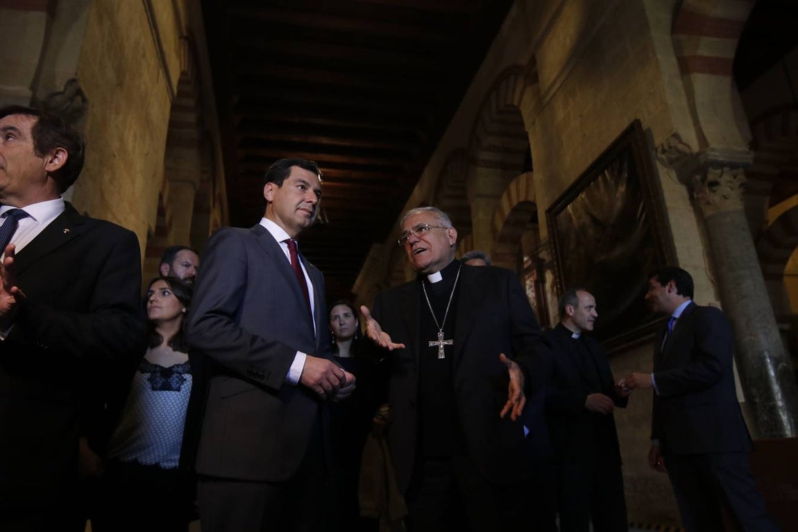 La visita de Juan Manuel Moreno a la Semana Santa de Córdoba, en imágenes