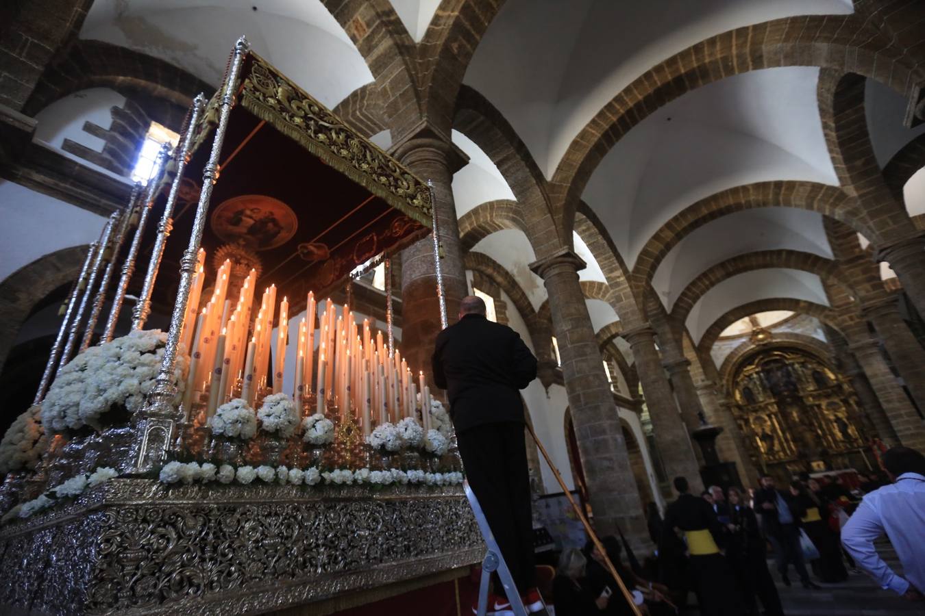 FOTOS: Sanidad brilla con su esplendor en el Martes Santo de Cádiz