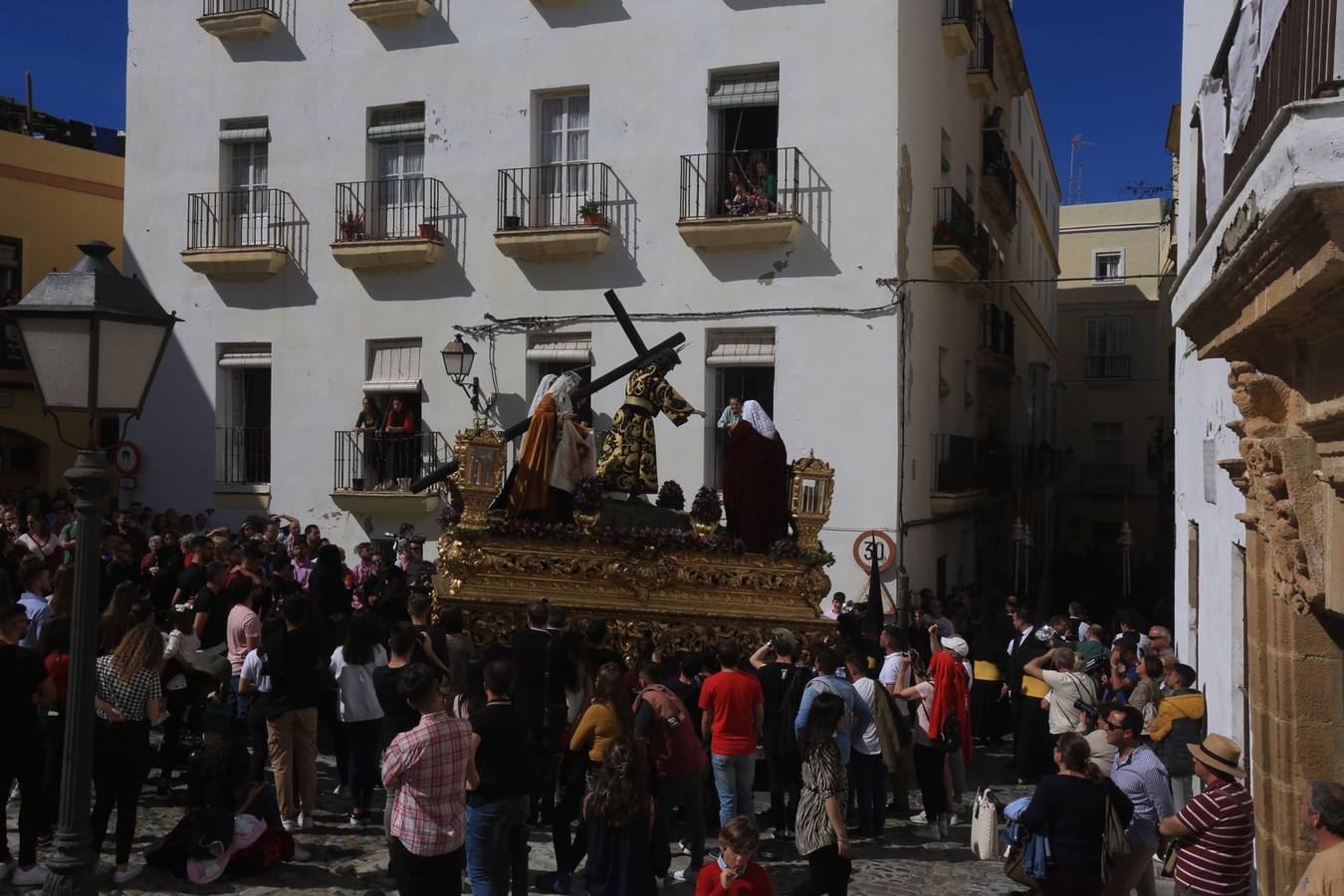 FOTOS: Sanidad brilla con su esplendor en el Martes Santo de Cádiz