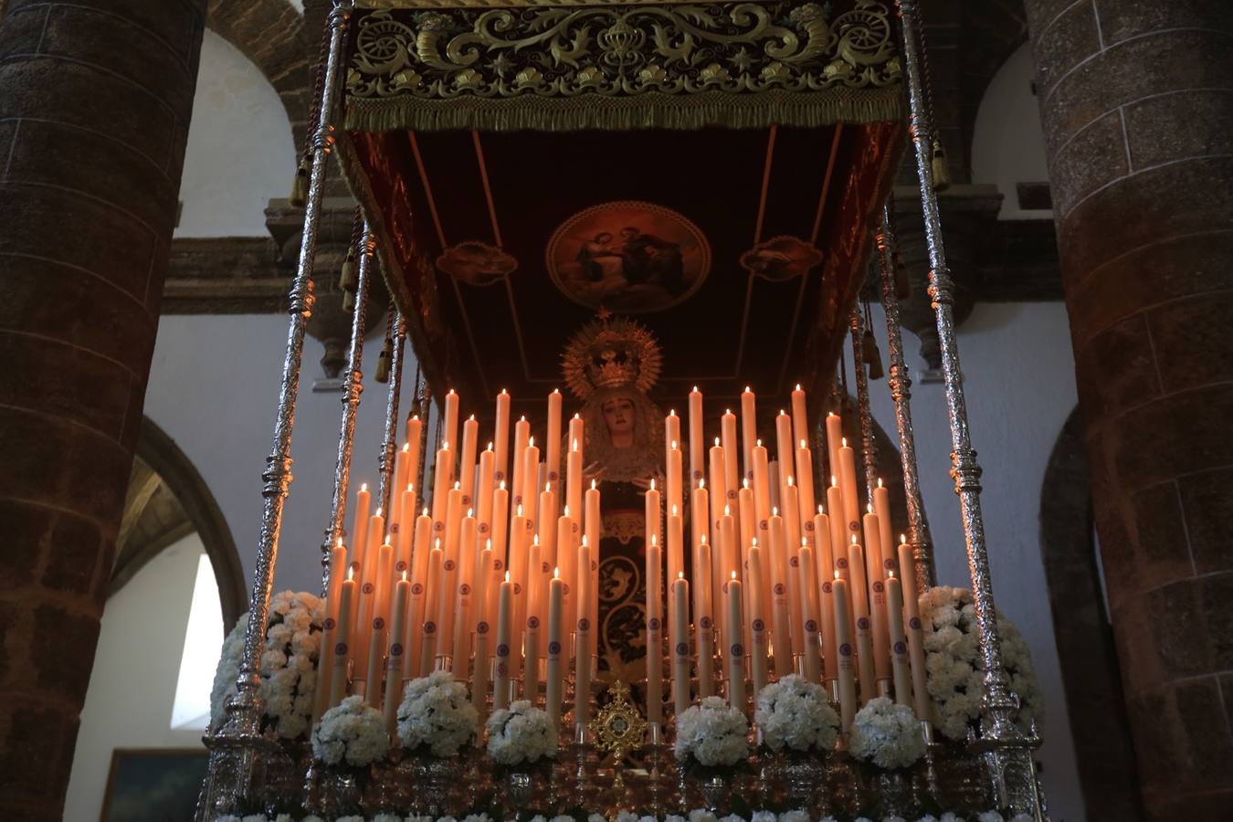 FOTOS: Sanidad brilla con su esplendor en el Martes Santo de Cádiz